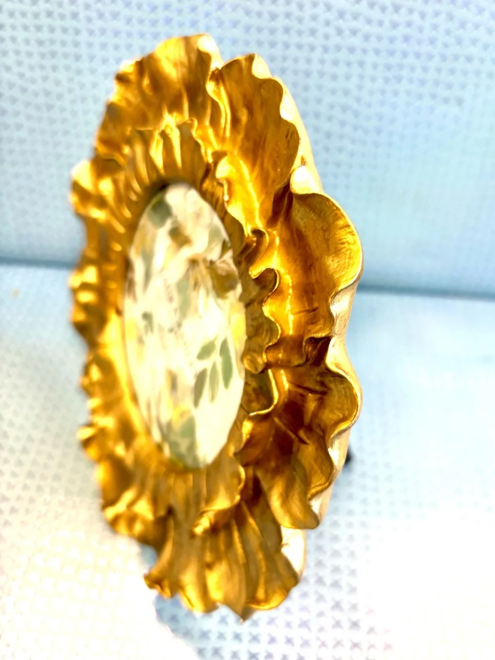 Laura Ashley Round 4 x 4 Gold Ruffled Floral Petals Picture Frame F441004